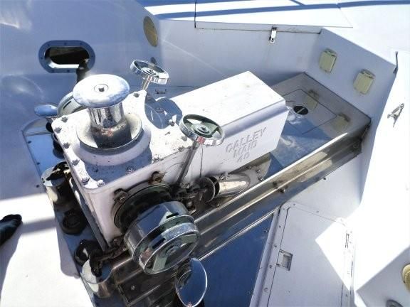 1991-90-vantare-custom-flybridge-motoryacht