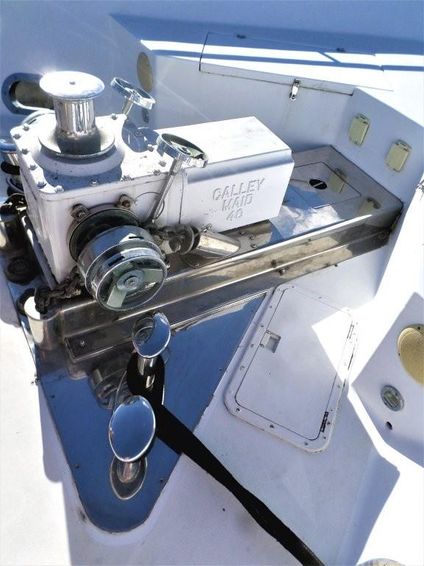 1991-90-vantare-custom-flybridge-motoryacht