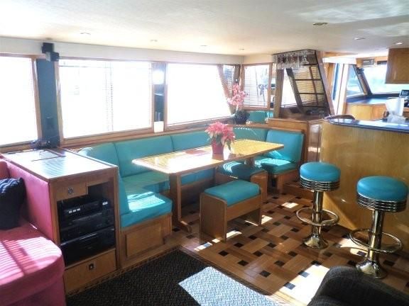 1991-90-vantare-custom-flybridge-motoryacht