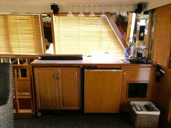 1991-90-vantare-custom-flybridge-motoryacht
