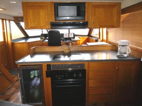 1991-90-vantare-custom-flybridge-motoryacht