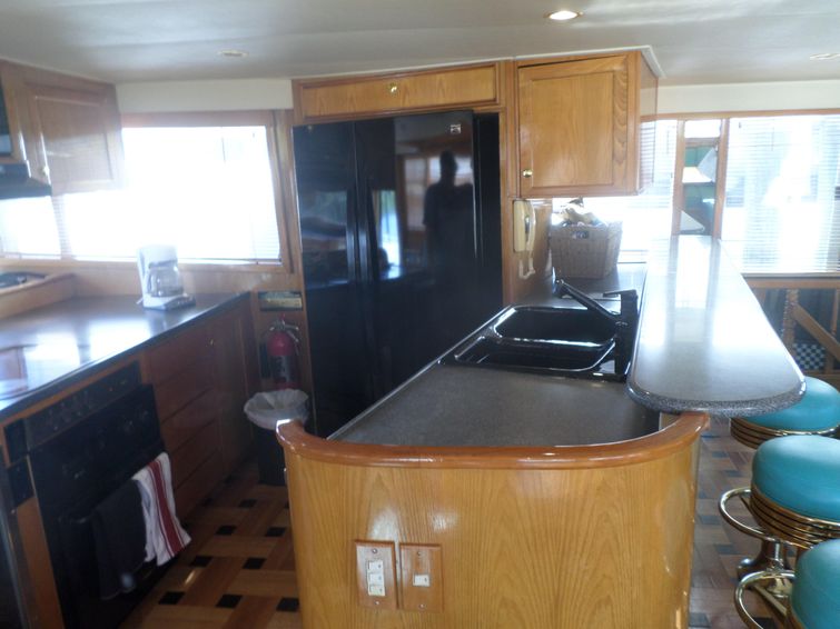 1991-90-vantare-custom-flybridge-motoryacht