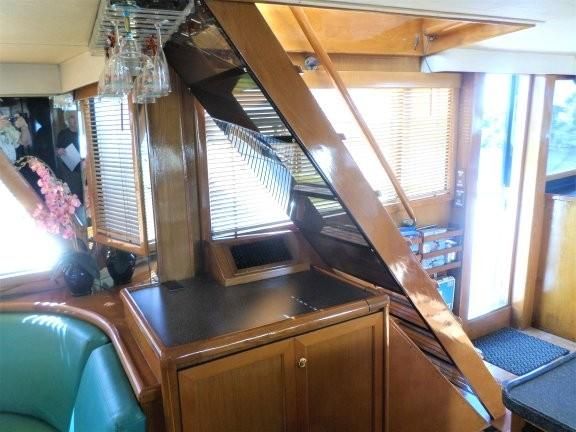 1991-90-vantare-custom-flybridge-motoryacht