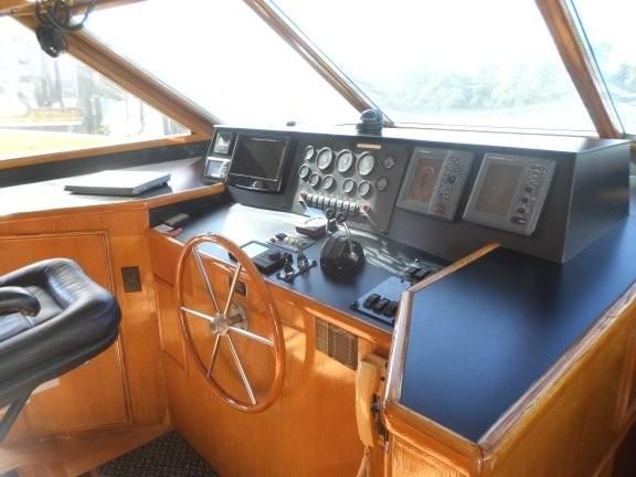 1991 Vantare Custom Flybridge Motoryacht