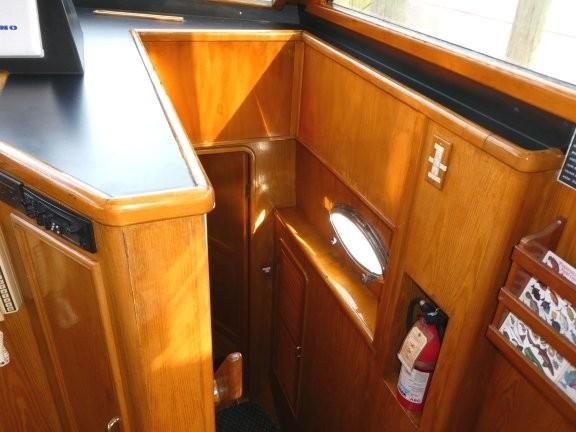 1991-90-vantare-custom-flybridge-motoryacht