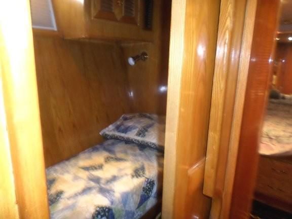 1991-90-vantare-custom-flybridge-motoryacht