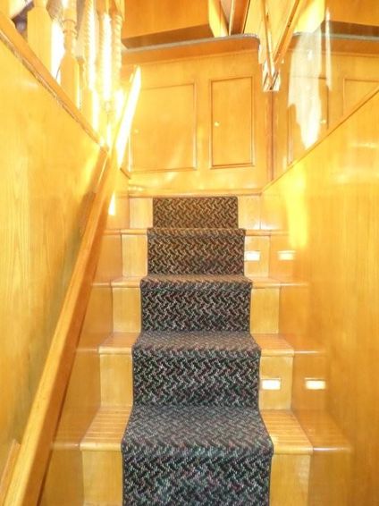 1991-90-vantare-custom-flybridge-motoryacht