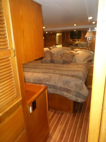 1991-90-vantare-custom-flybridge-motoryacht