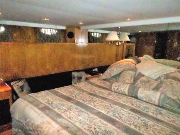1991-90-vantare-custom-flybridge-motoryacht