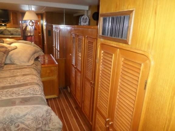 1991-90-vantare-custom-flybridge-motoryacht