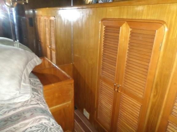 1991-90-vantare-custom-flybridge-motoryacht