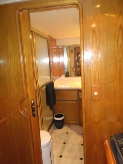 1991-90-vantare-custom-flybridge-motoryacht
