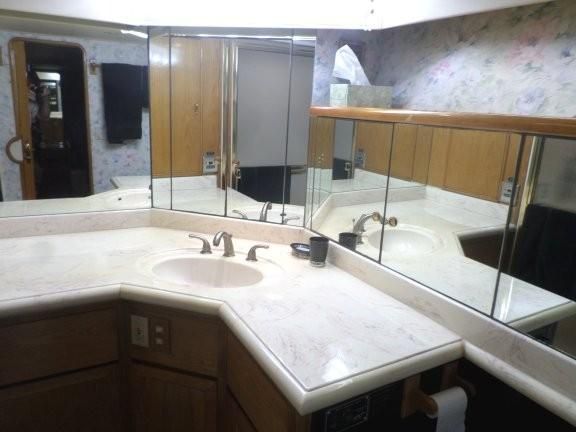 1991-90-vantare-custom-flybridge-motoryacht