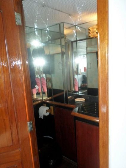 1991-90-vantare-custom-flybridge-motoryacht