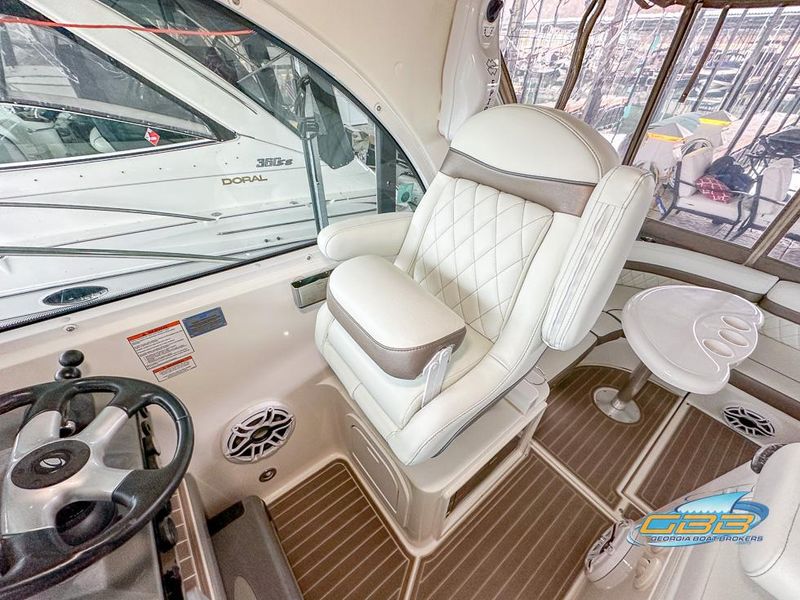 2007 Cruisers Yachts 390 Sports Coupe