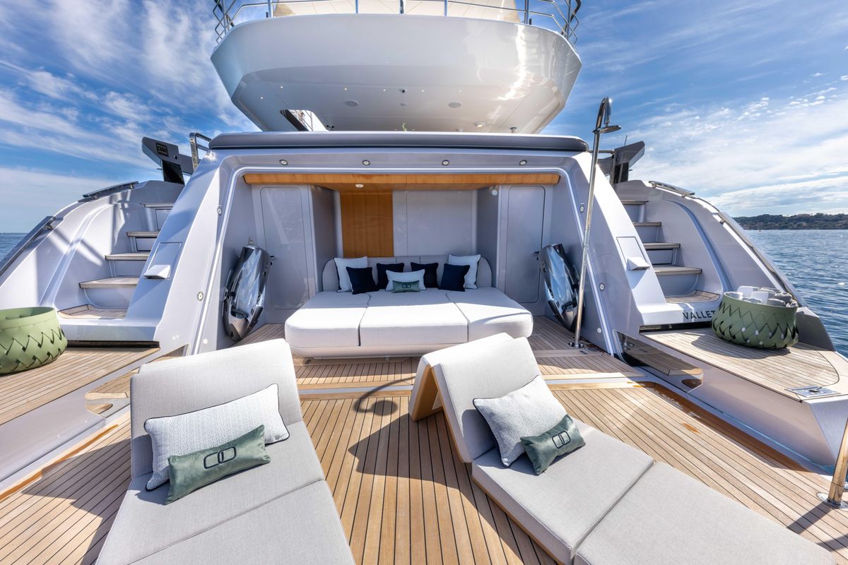 2022 Azimut 118 