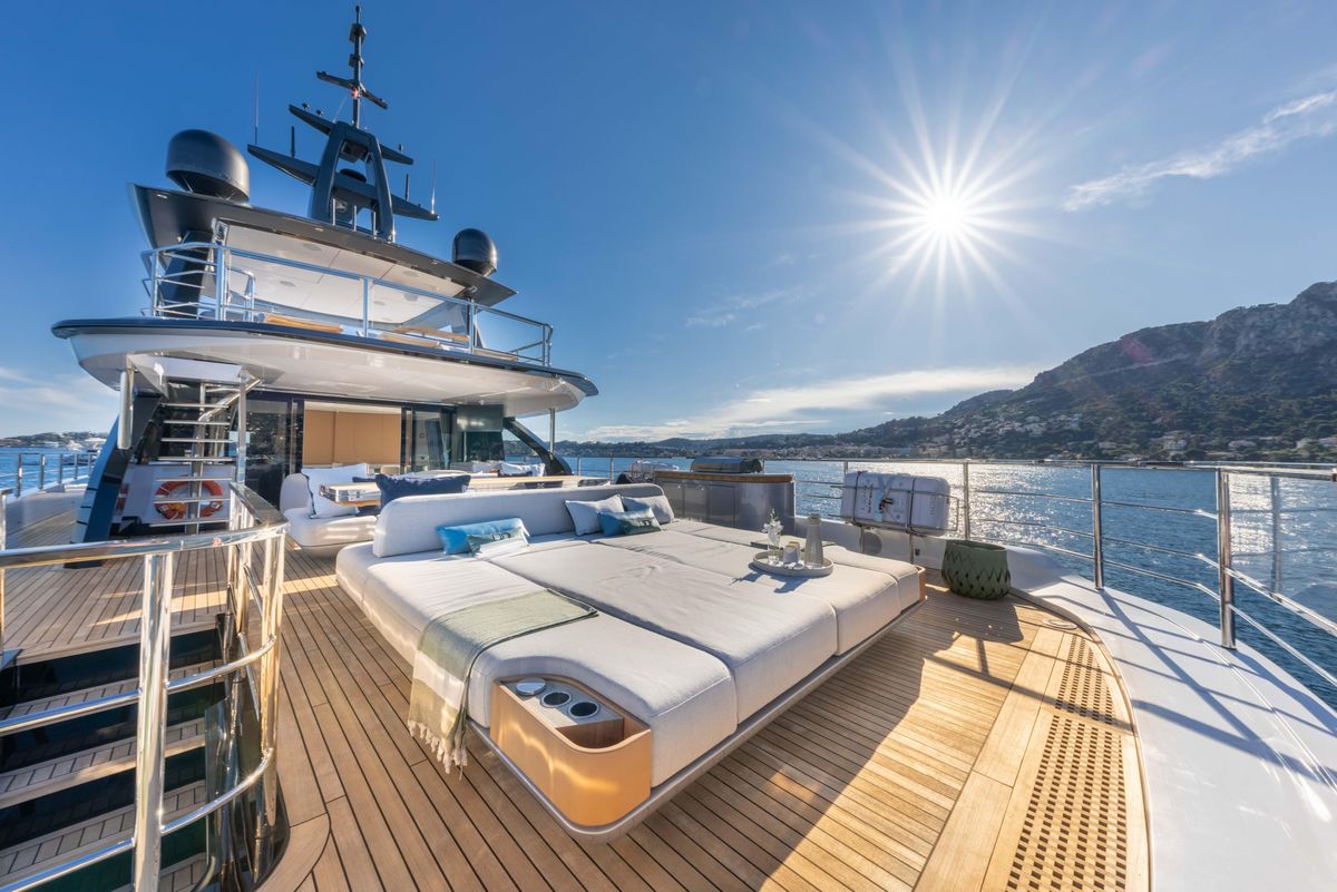 2022 Azimut 118 