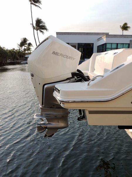 2021 Boston Whaler 280 Vantage