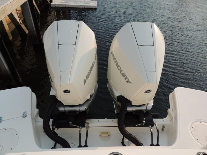 2021 Boston Whaler 280 Vantage