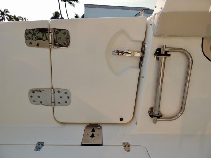 2021 Boston Whaler 280 Vantage