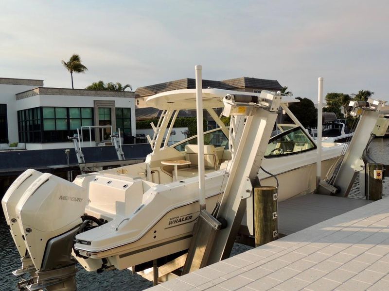 2021 Boston Whaler 280 Vantage