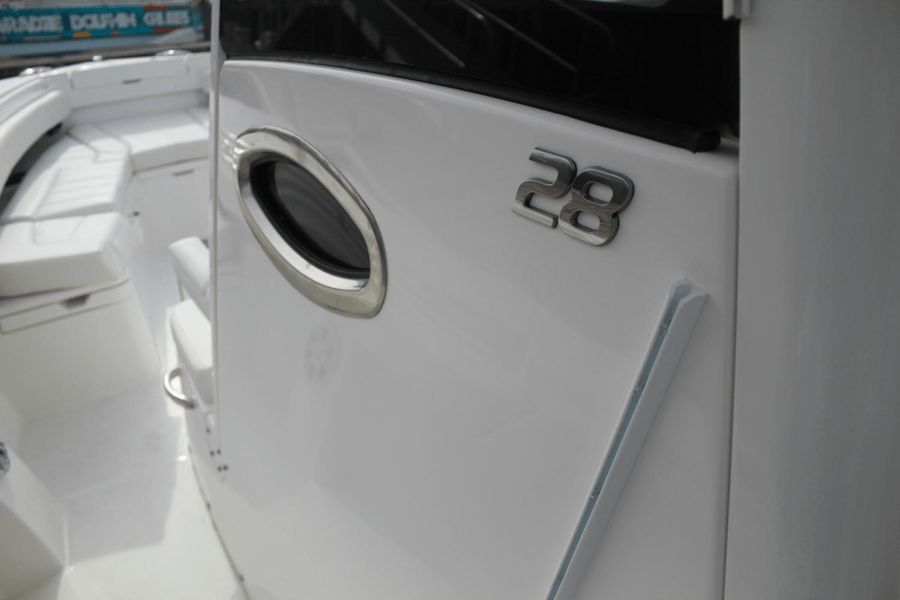 2023 Regulator 28 Center Console