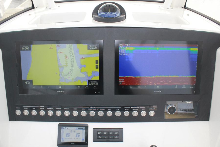 2023 Regulator 28 Center Console