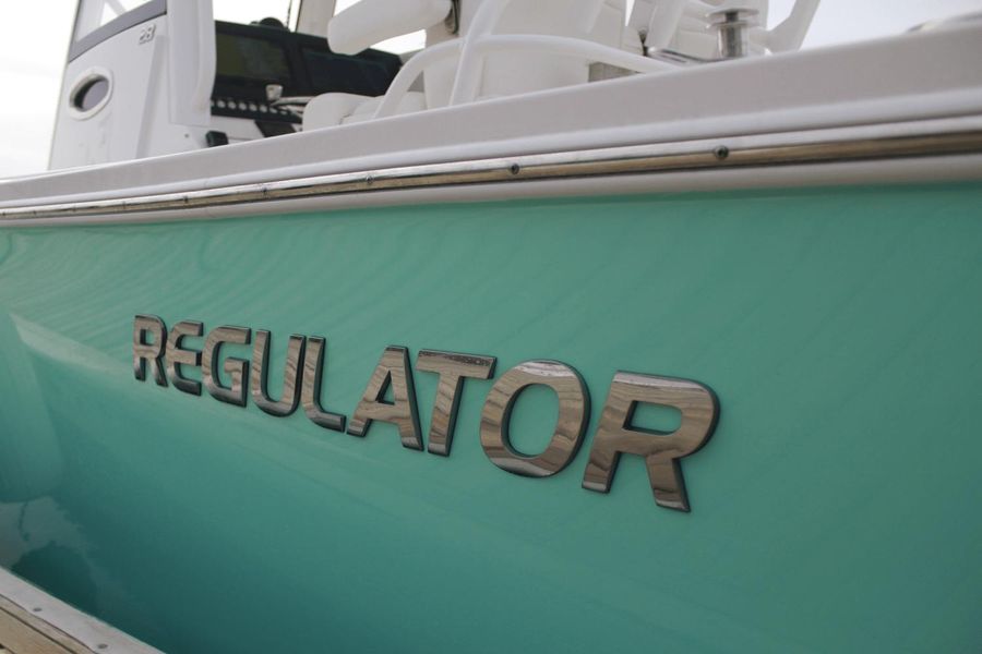 2023 Regulator 28 Center Console