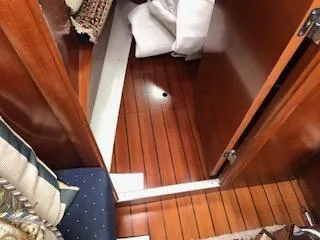 Peregrine Yacht Photos Pics Interior of 2005 Beneteau 423 sailboat with wooden flooring and cozy cabin space.