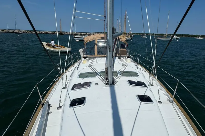 Peregrine Yacht Photos Pics Sailing yacht Beneteau 423, 2005 model, on calm waters with clear skies.