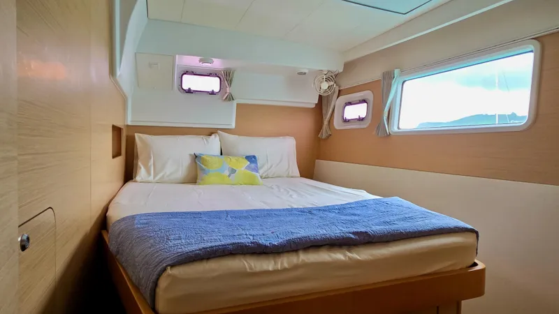 Alytes Yacht Photos Pics 