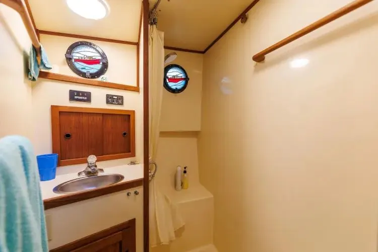  Yacht Photos Pics 2000 Nordic Tug 32 - Image 23