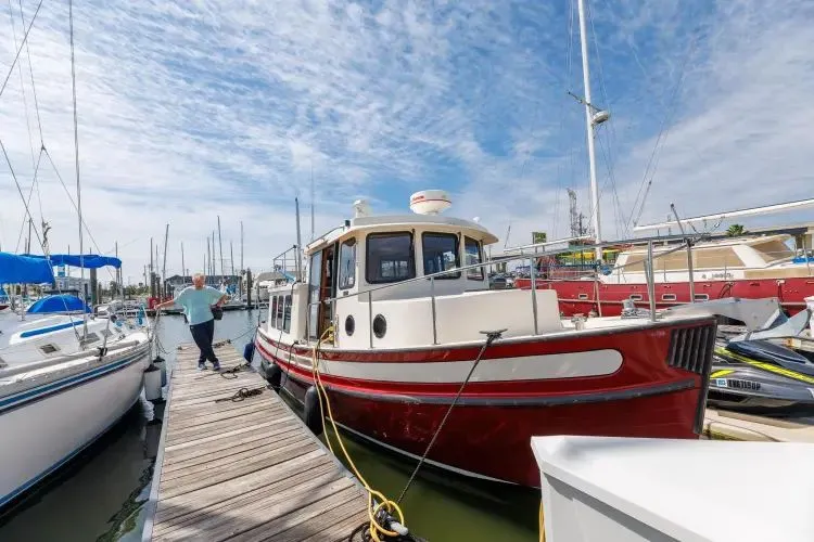  Yacht Photos Pics 2000 Nordic Tug 32 - Image 12