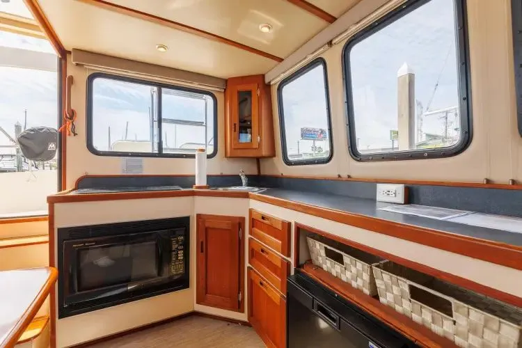  Yacht Photos Pics 2000 Nordic Tug 32 - Image 34