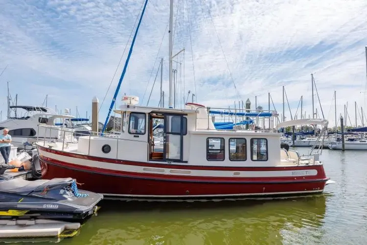  Yacht Photos Pics 2000 Nordic Tug 32 - Image 9