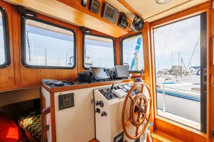  Yacht Photos Pics 2000 Nordic Tug 32 - Image 30