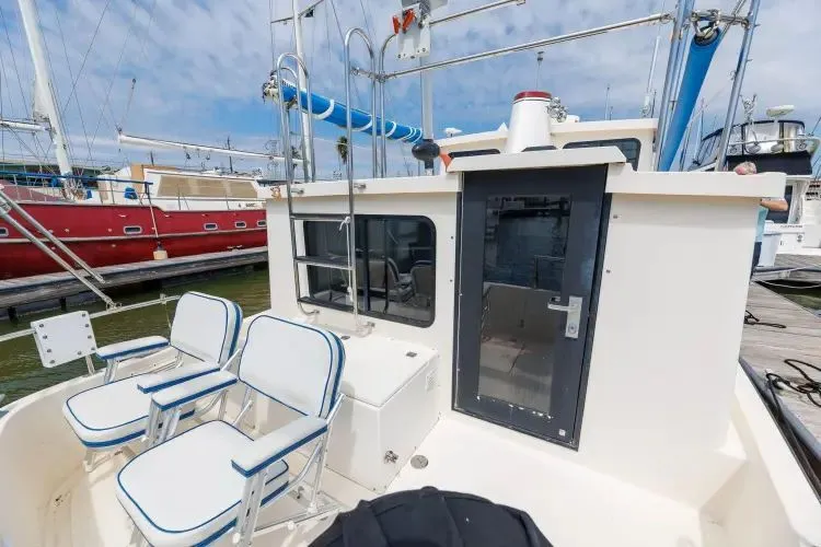  Yacht Photos Pics 2000 Nordic Tug 32 - Image 18