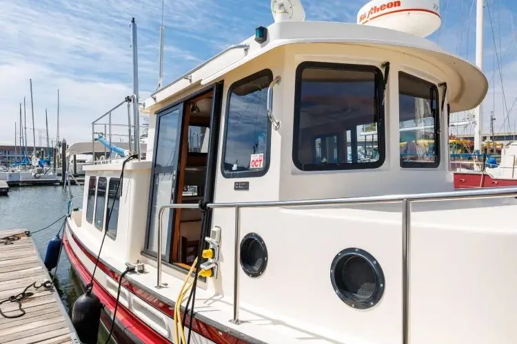  Yacht Photos Pics 2000 Nordic Tug 32 - Image 13