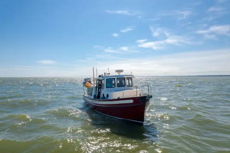  Yacht Photos Pics 2000 Nordic Tug 32 - Image 5