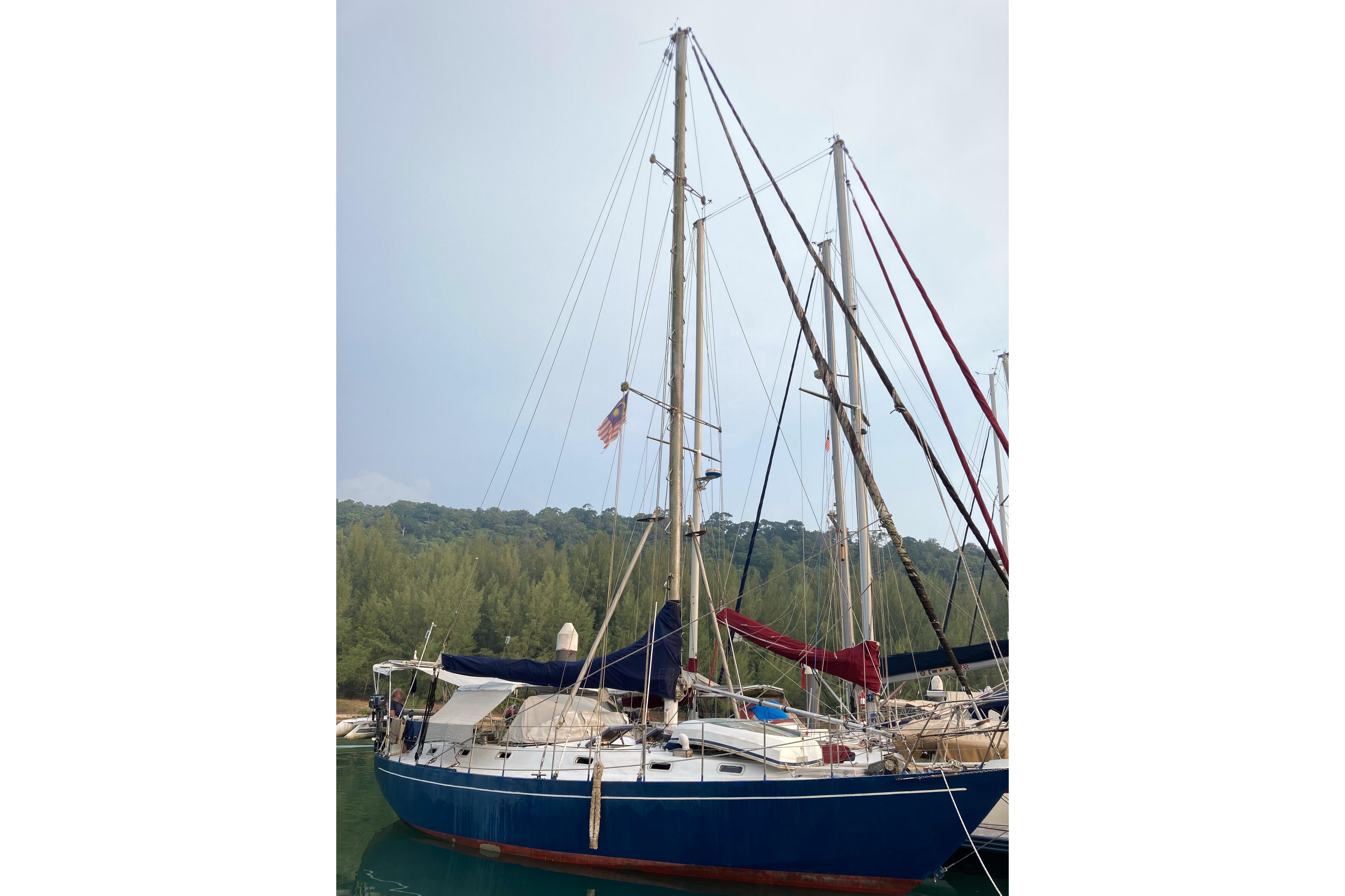 Bruce Roberts Offshore 44