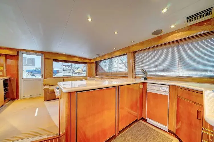 Five Star Yacht Photos Pics 1998 Hatteras 60 Convertible - Image 30