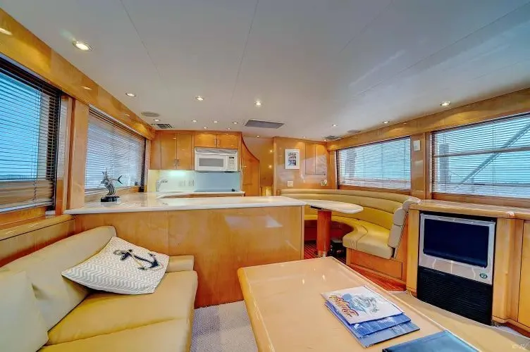 Five Star Yacht Photos Pics 1998 Hatteras 60 Convertible - Image 26