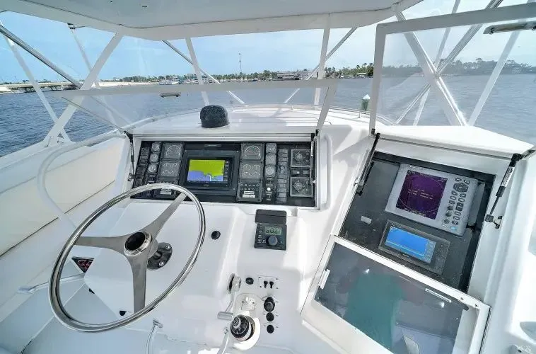 Five Star Yacht Photos Pics 1998 Hatteras 60 Convertible - Image 12