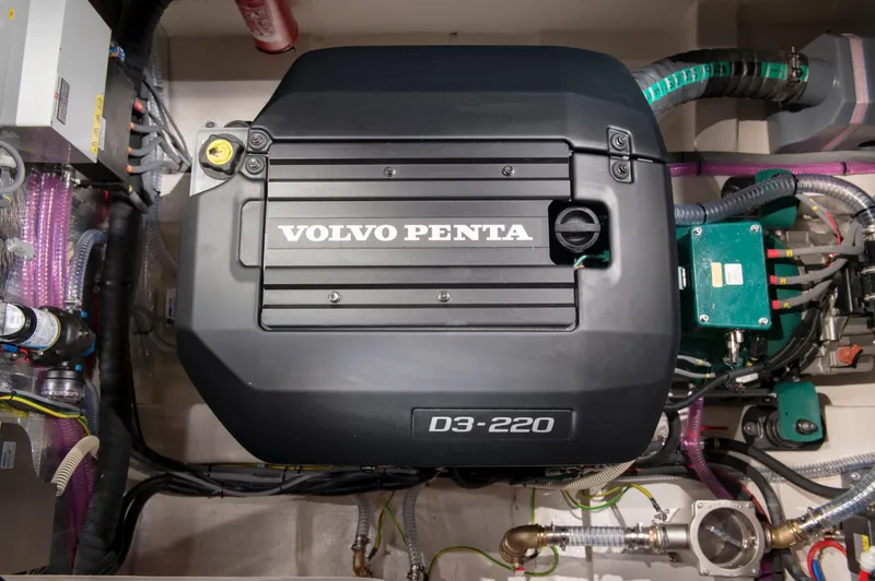 Pastiche Yacht Photos Pics Volvo Penta D3-220 engine in 2019 Greenline Hybrid boat.