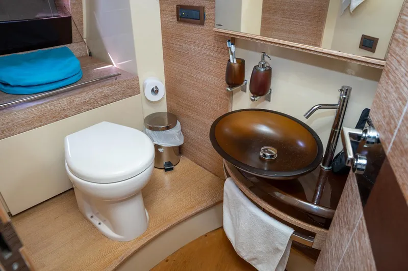 The Real D Yacht Photos Pics 