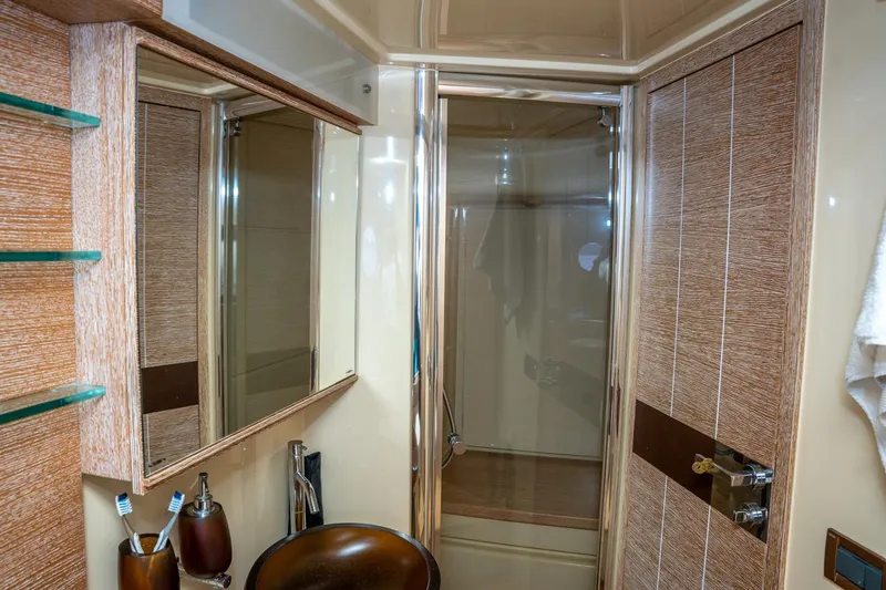 The Real D Yacht Photos Pics 