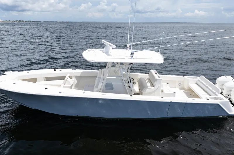  Yacht Photos Pics 2017 SeaVee 370z boat on open water, featuring sleek design and spacious deck.