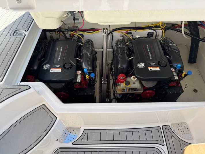 The Good Life Yacht Photos Pics 2019 Four Winns H350 boat engine compartment with dual engines.