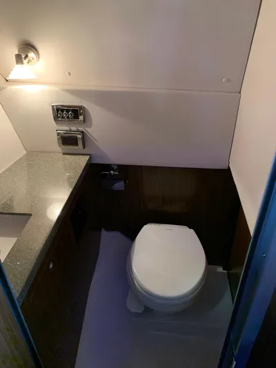The Good Life Yacht Photos Pics 2019 Four Winns H350 boat bathroom with modern fixtures and compact design.