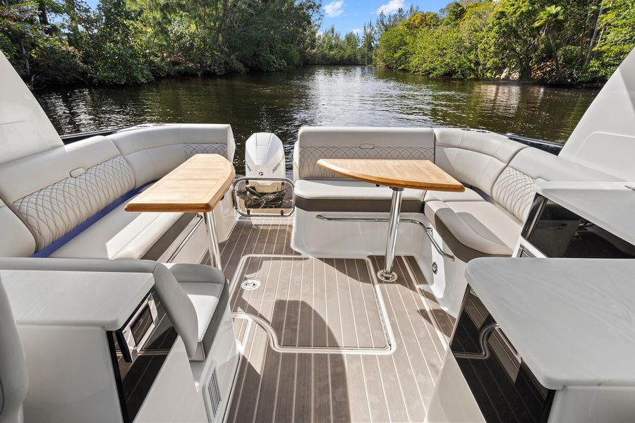 2021 Sea Ray 370 Sundancer